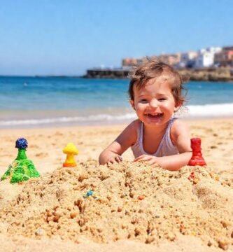 Una familia feliz construyó castillos de arena en A Coruña