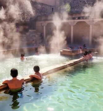 Ourense ofrece baños termales relajantes y cálidos
