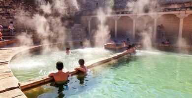 Ourense ofrece baños termales relajantes y cálidos
