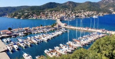 Un pueblo costero mediterráneo ofrece belleza y paz