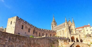Lugo antigua: belleza arquitectónica imponente y soleada