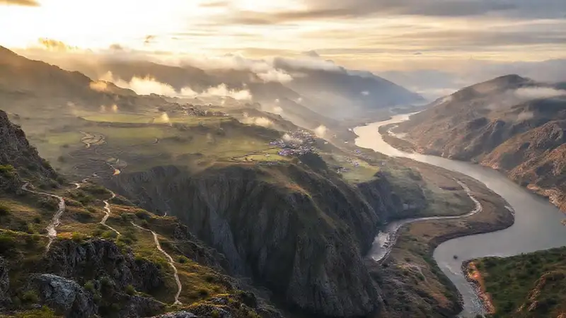 Galicia: paisajes dramáticos y antiguos