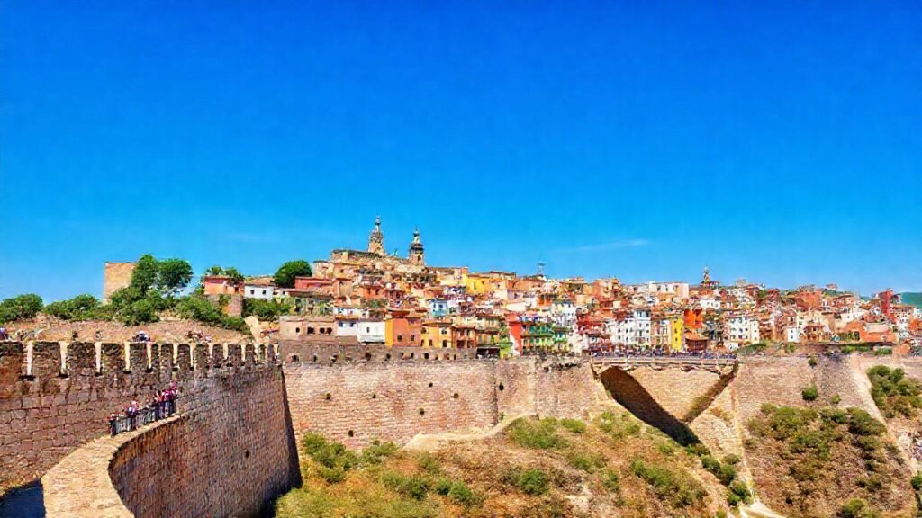 Una ciudad española antigua cautiva a turistas