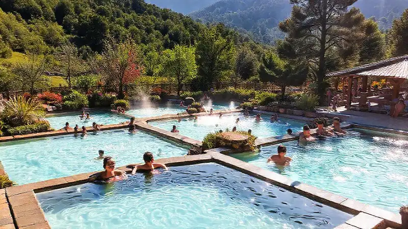 Ourense ofrece aguas termales y paisajes serenos