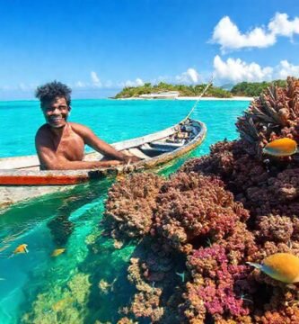 Una isla tropical ofrece belleza acuática