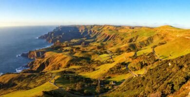 Un paisaje costero impresionante y sereno