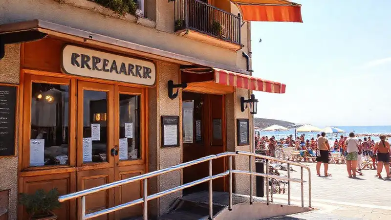 Restaurante accesible ofrece un ambiente acogedor