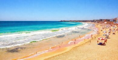 A Coruña: playa vibrante y soleada