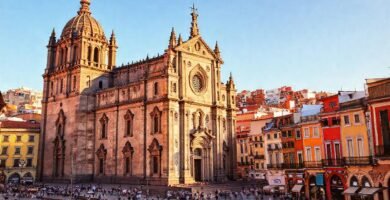 La catedral de Santiago ofrece una vista vibrante