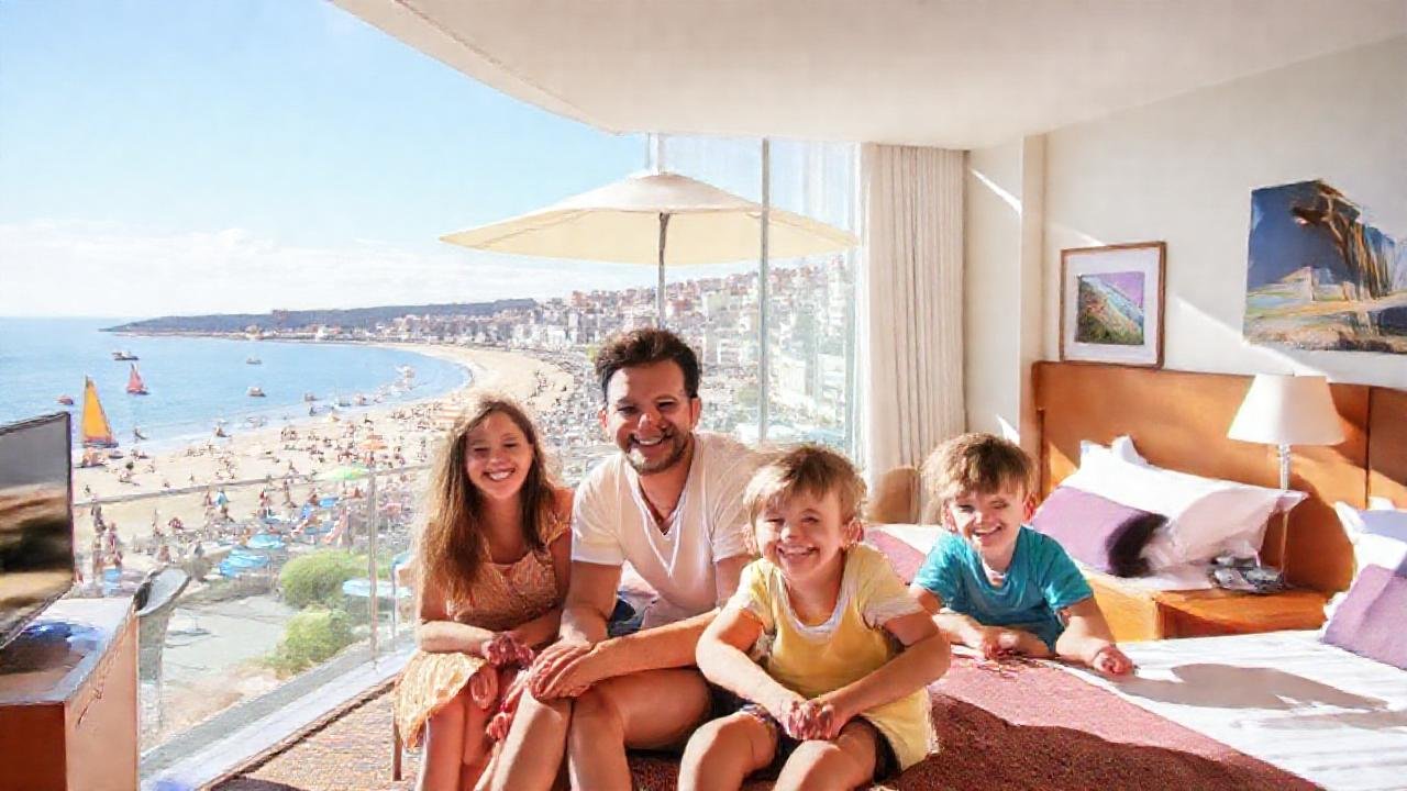 Familia feliz en Pontevedra, España