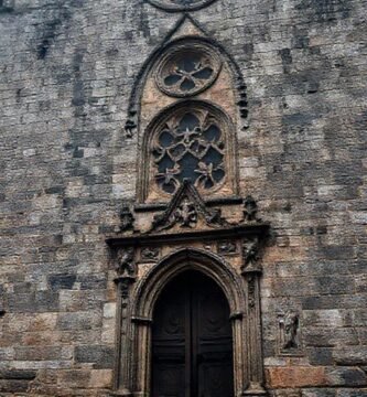 Una catedral antigua en Galicia mística