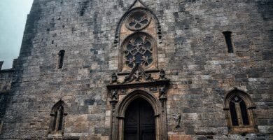 Una catedral antigua en Galicia mística