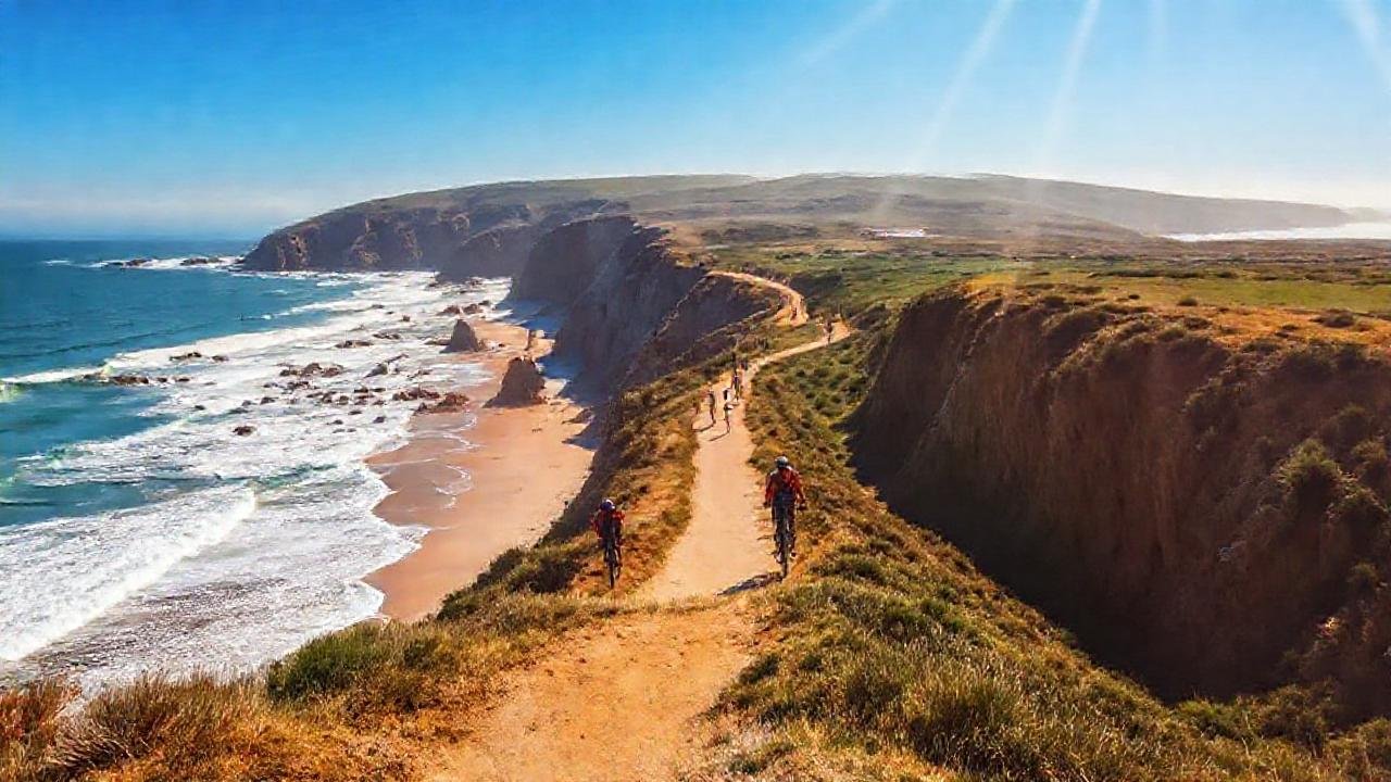Ciclistas recorren paisajes costeros impresionantes en Galicia