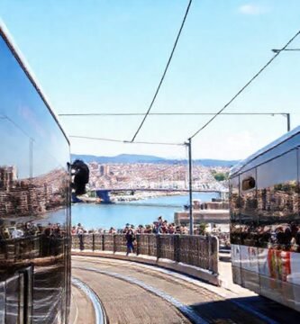 Coruña brilla con transporte y turistas