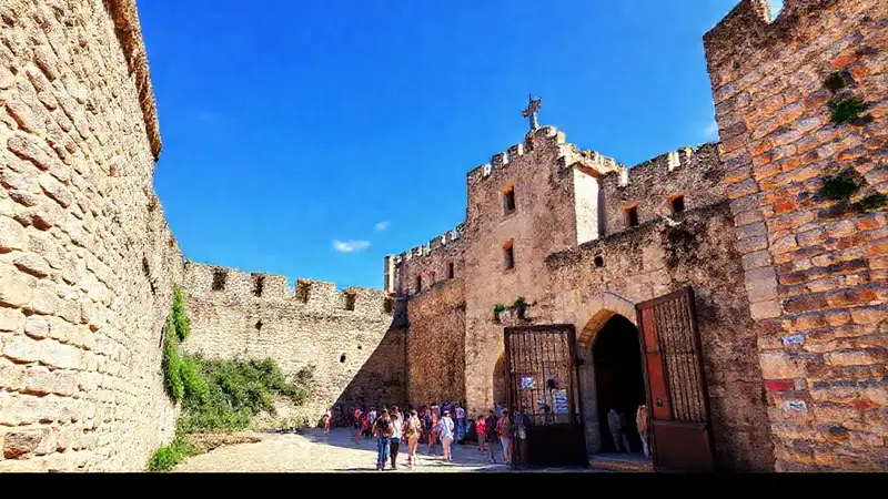 Monasterio español invita a la serenidad