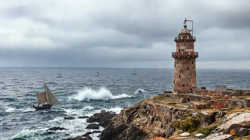 Un mar tormentoso ilumina ruinas romanas