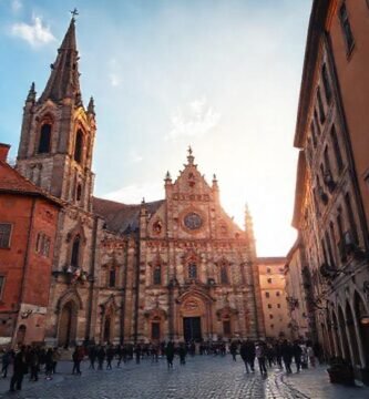 Lugo: catedral medieval iluminada