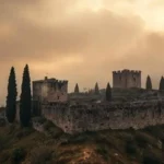 El pazo ancestral domina la Galicia sombría